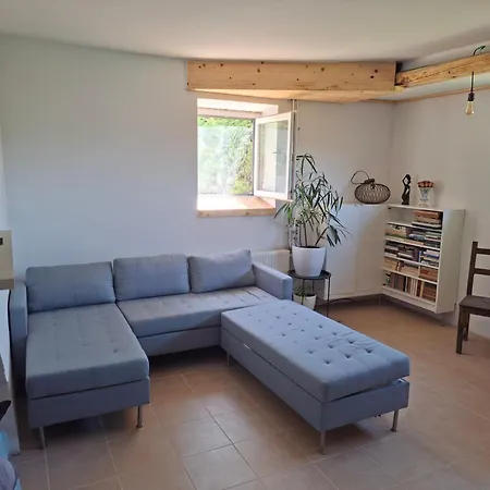 Anett-apartment, Harlandencia