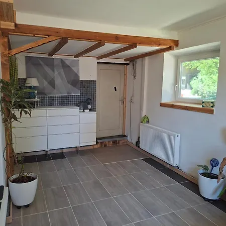 Anett-apartment, Harlandencia